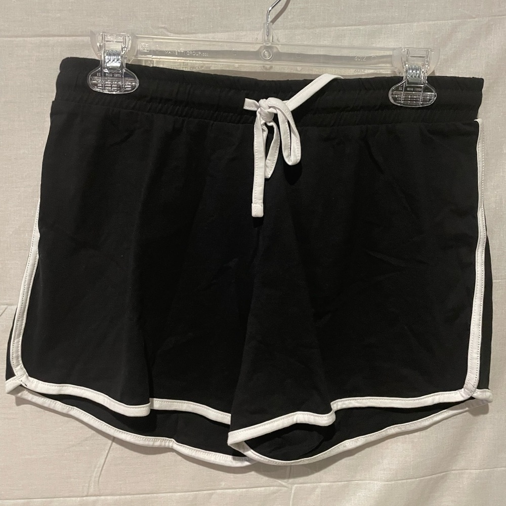 Women’s shorts. Streetwear, size large. Black